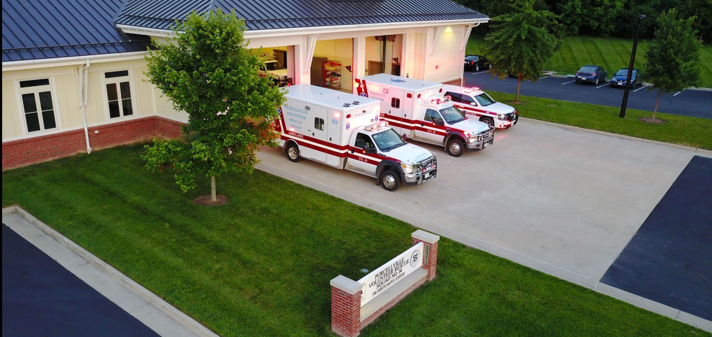 Purcellville Volunteer Rescue Squad building and cars